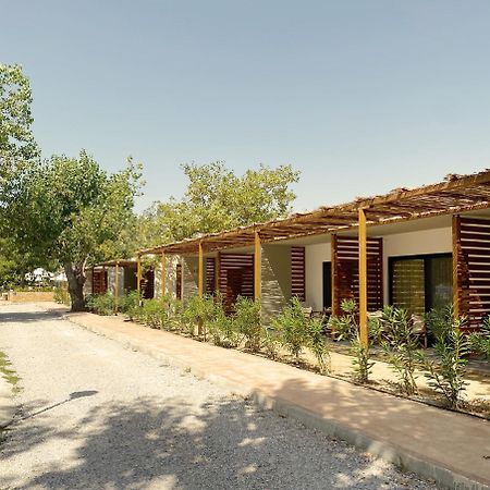 Mareleon Beach Resort Ofrínion Exterior foto