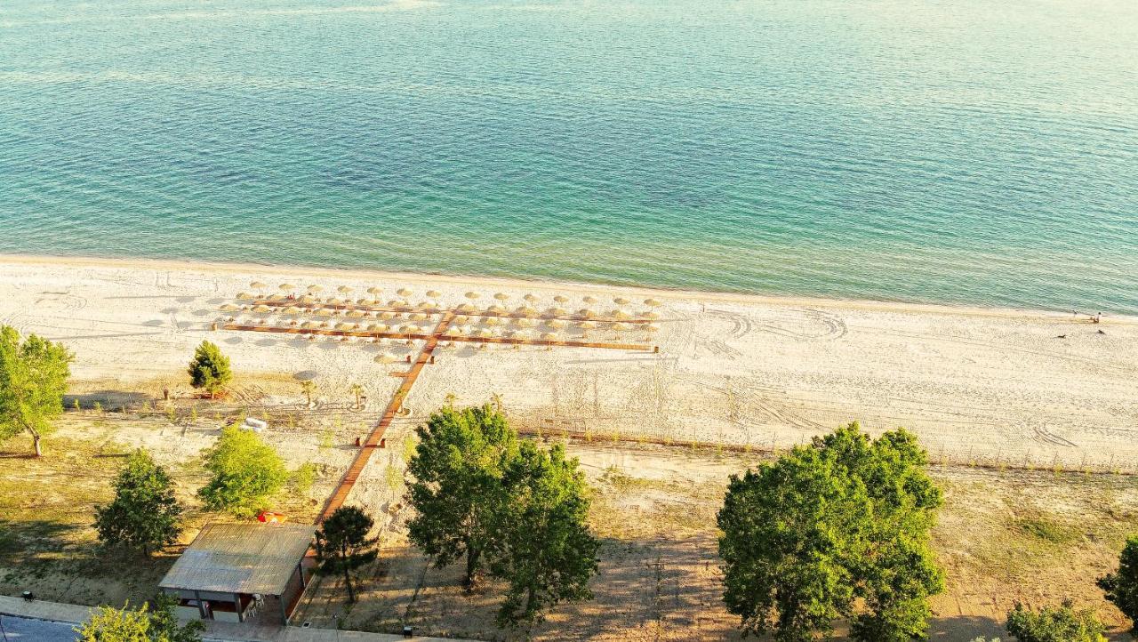Mareleon Beach Resort Ofrínion Exterior foto