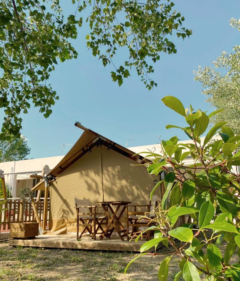Mareleon Beach Resort Ofrínion Exterior foto