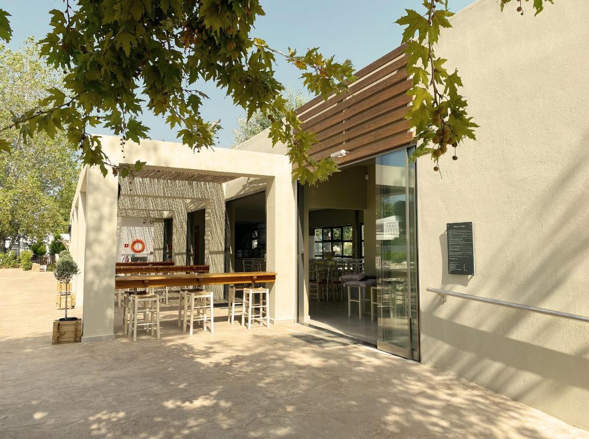 Mareleon Beach Resort Ofrínion Exterior foto