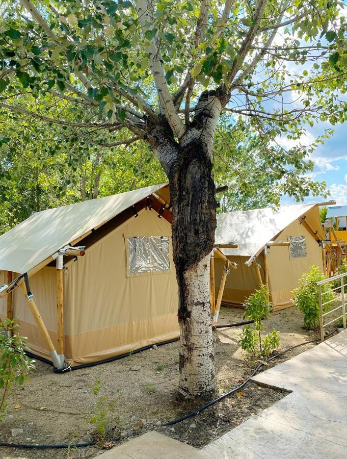 Mareleon Beach Resort Ofrínion Exterior foto