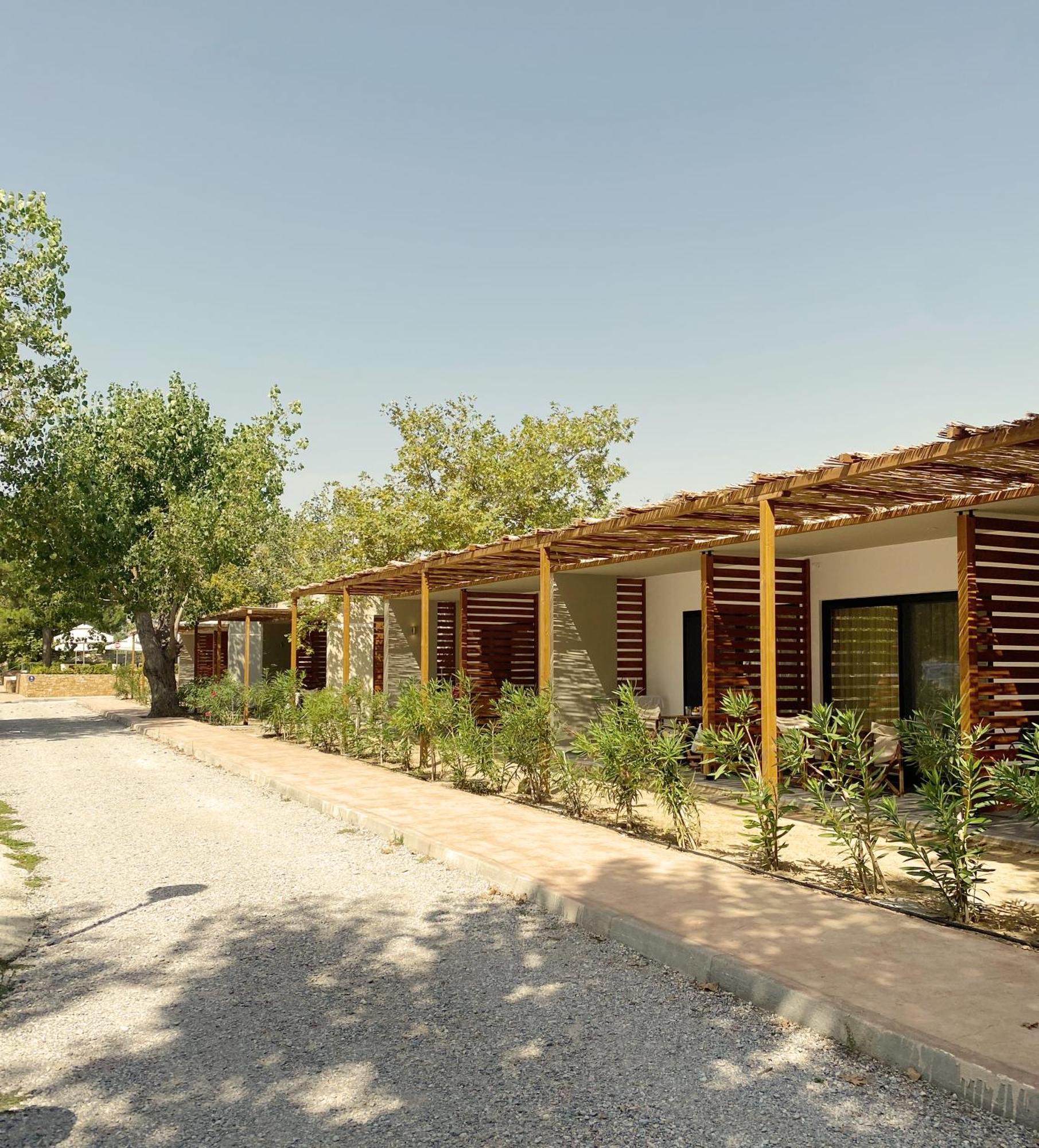 Mareleon Beach Resort Ofrínion Exterior foto